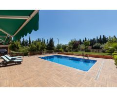 CASA CON PARCELA Y PISCINA