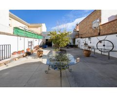 CASA DE 4 DORMITORIOS CON PATIO Y TERRAZA EN BELICENA