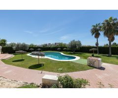 TRIPLEX EN LA URBANIZACIÓN CON PISCINA LOMA VERDE