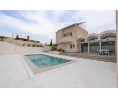 FANTÁSTICO CHALET CON PISCINA EN VIÑAS DEL REY, OTURA