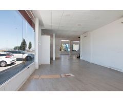 NAVE HACIENDO ESQUINA JUNTO AL KINEPOLIS