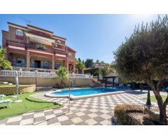 VILLA DE LUJO CON PISCINA EN URB. LOS CEREZOS, GOJAR