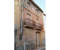 CASA PARA REFORMAR CON MUCHAS POSIBILIDADES