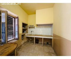 CASA ESQUINERA PARA REFORMAR