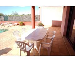 Chalet adosado con piscina y almacen en Riumar, a pocos minutos del mar