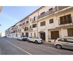 Piso de planta baja en Sant Jaume d’Enveja con piscina comunitaria y plaza de parking