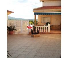 ¡Chalet pareado en Venta: 5 dormitorios, 4 baños, jardín, patio y piscina privada en Cuesta Blanca!
