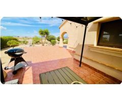 ¡Chalet  en venta de 3 dormitorios, 2 baños y 1020 m2 de parcela en LA HACIENDA DEL ALAMO!