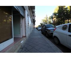 LOCAL CON MUCHO PASO DE GENTE, FRENTE A COLEGIO