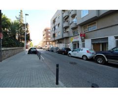 LOCAL CON MUCHO PASO DE GENTE, FRENTE A COLEGIO