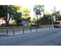 LOCAL CON MUCHO PASO DE GENTE, FRENTE A COLEGIO