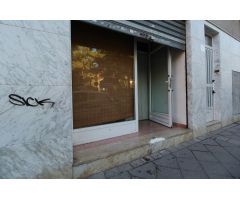 LOCAL CON MUCHO PASO DE GENTE, FRENTE A COLEGIO