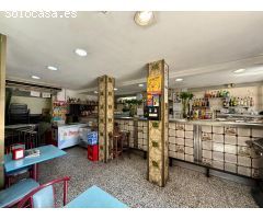 ¡Oportunidad para inversores! Local comercial con terraza alquilado.