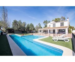 ¡No deje pasar esta oportunidad! Chalet exclusivo en venta en Pueblo Levantino, Santa Pola.