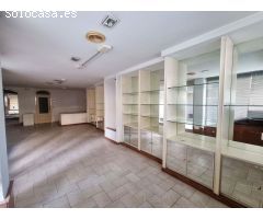 Se vende y se alquila. Local comercial en Santa Pola frente al mercado central