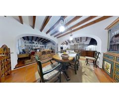 Chalet exclusivo en Maitino, Elche: amplitud, confort y entorno natural