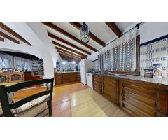 Chalet exclusivo en Maitino, Elche: amplitud, confort y entorno natural