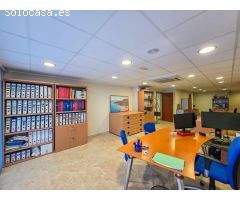 Altillo Comercial en el Centro de Santa Pola con Gran Versatilidad y Sin Gastos de Comunidad