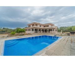 Chalet con piscina en S`aranjassa