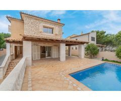Casa con piscina en Cala Mesquida