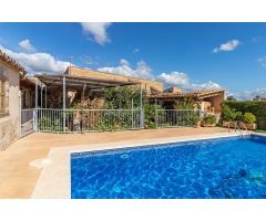 Casa de pueblo con jardín y piscina en Santa Maria del Camí