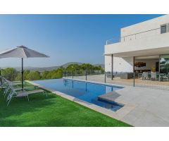 Moderna villa con piscina en Cala Vinyes
