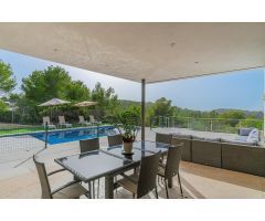 Moderna villa con piscina en Cala Vinyes