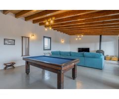 Exclusiva finca de obra nueva con dos piscinas en Campos