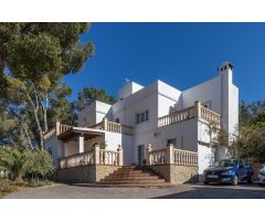 Exclusivo chalet con piscina entre dos calas en Santa Ponça