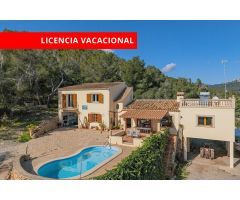 Finca con vistas al mar, piscina privada y licencia vacacional en Cala Murada.