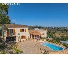 Finca con vistas al mar, piscina privada y licencia vacacional en Cala Murada.