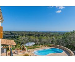 Finca con vistas al mar, piscina privada y licencia vacacional en Cala Murada.