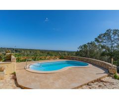 Finca con vistas al mar, piscina privada y licencia vacacional en Cala Murada.