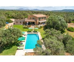 Exclusiva villa de lujo con piscina, amplios jardines y licencia turística en S’Horta