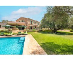 Exclusiva villa de lujo con piscina, amplios jardines y licencia turística en S’Horta