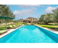 Exclusiva villa de lujo con piscina, amplios jardines y licencia turística en S’Horta