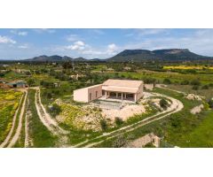 Finca de obra nueva en Llucmajor en entorno natural