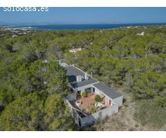 Casa única de estilo Bauhaus a unos pasos del mar en Formentera