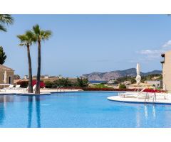 Planta baja con jardín privado y acceso al mar en exclusiva zona de Nova Santa Ponsa