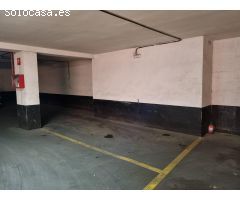 Plaza de garaje para coche mediano
