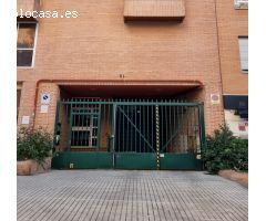 Plaza de garaje para coche grande