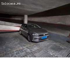 Plaza de garaje para coche grande