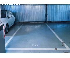 Plaza de garaje para coche grande
