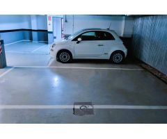 Plaza de garaje para coche grande