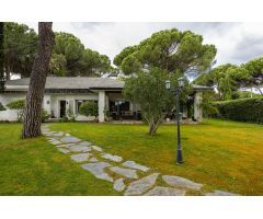 Villa de Lujo en Venta en Villanueva de la Cañada, Madrid