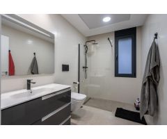 ^**^LUJOSO CHALET A ESTRENAR EN EXCLUSIVA URBANIZACIÓN EN SAN VICENTE DEL RASPEIG CON MÁS DE 350M2^*