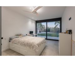 ^**^LUJOSO CHALET A ESTRENAR EN EXCLUSIVA URBANIZACIÓN EN SAN VICENTE DEL RASPEIG CON MÁS DE 350M2^*