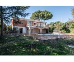 ^**^ PRECIOSO CHALET INDIVIDUAL DE MAS DE 350 M2 CONSTRUIDOS, EN PARCELA DE 1.100 M2 CON PISCINA^**^