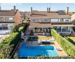 ^**^LA CASA QUE LO TIENE TODO: 329 M2, JARDÍN, PISCINA PRIVADA Y ZONA DE OCIO^**^ Descubre este espe