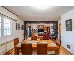 ^**^LA CASA QUE LO TIENE TODO: 329 M2, JARDÍN, PISCINA PRIVADA Y ZONA DE OCIO^**^ Descubre este espe